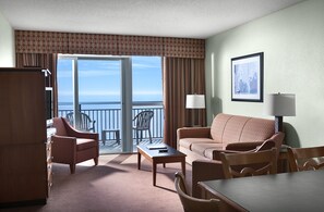 Oceanfront One Bedroom Condo | Oppholdsområde | Flatskjerm-TV og DVD-spiller