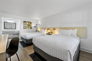 Desk, laptop workspace, iron/ironing board, free WiFi - Charleston Creekside Inn (Charleston)