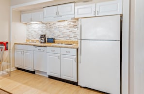 Villa | Private kitchenette | Fridge, microwave, stovetop, dishwasher