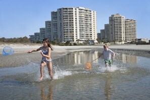 On the beach, beach volleyball - Ocean Creek Resort (Myrtle Beach)