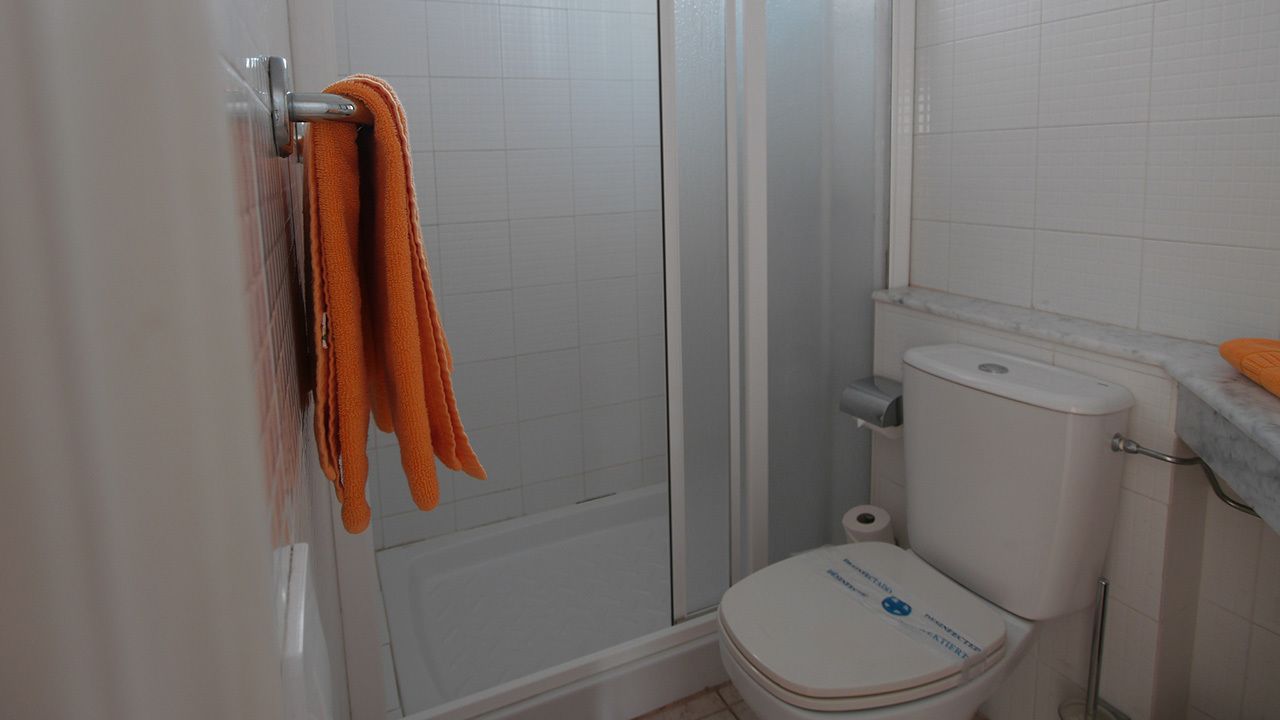 towels, toilet paper