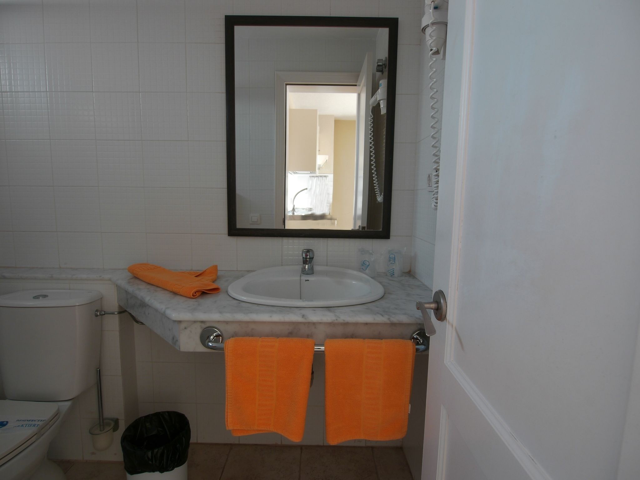 towels, toilet paper