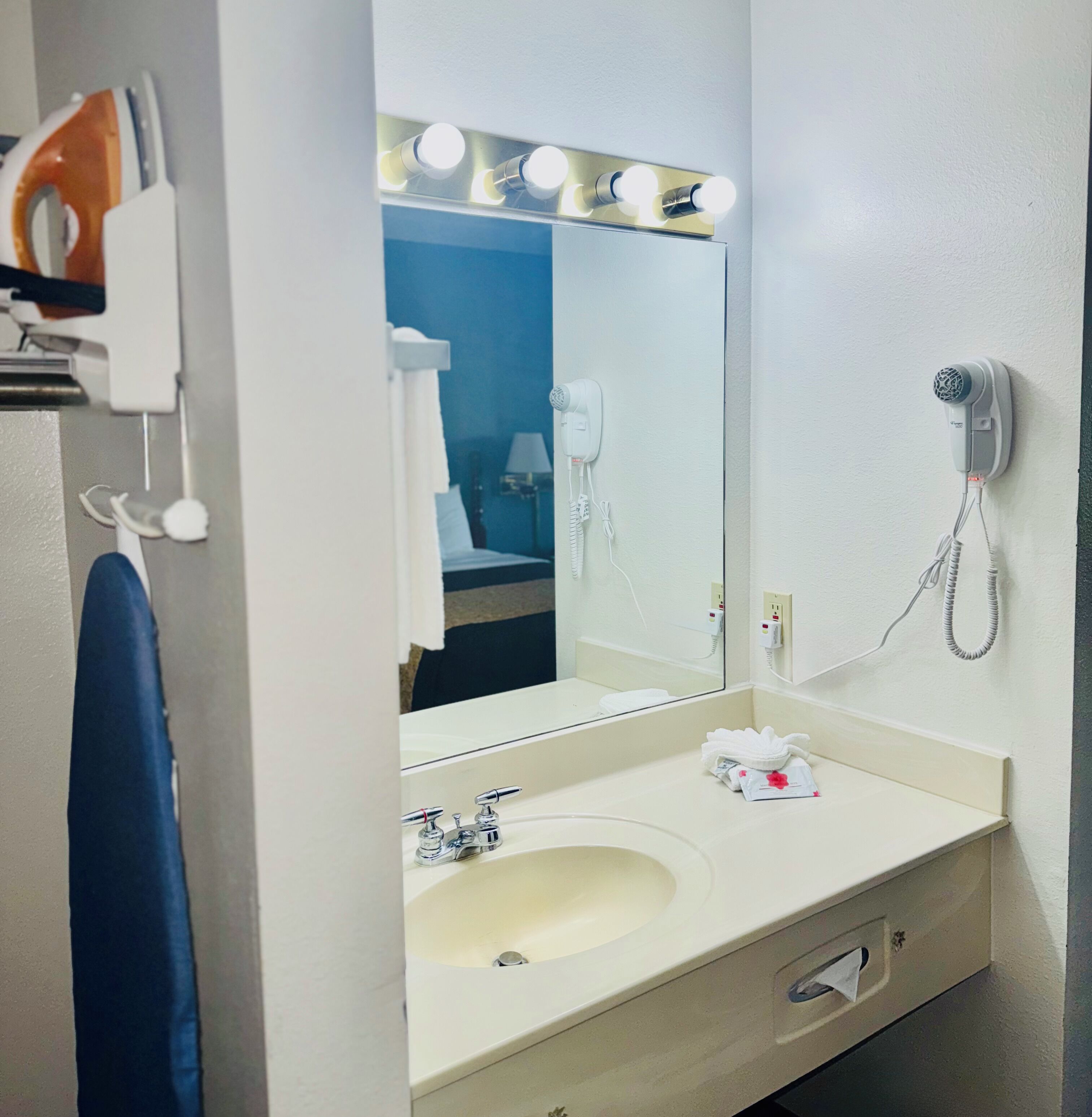 standard double room, 2 queen beds | bathroom sink