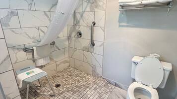 Standard Room, 1 King Bed, Non Smoking | Bathroom | Free toiletries, hair dryer, towels, soap