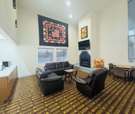 Lobby sitting area. Scenic Hills Inn