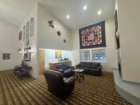 Lobby sitting area. Scenic Hills Inn