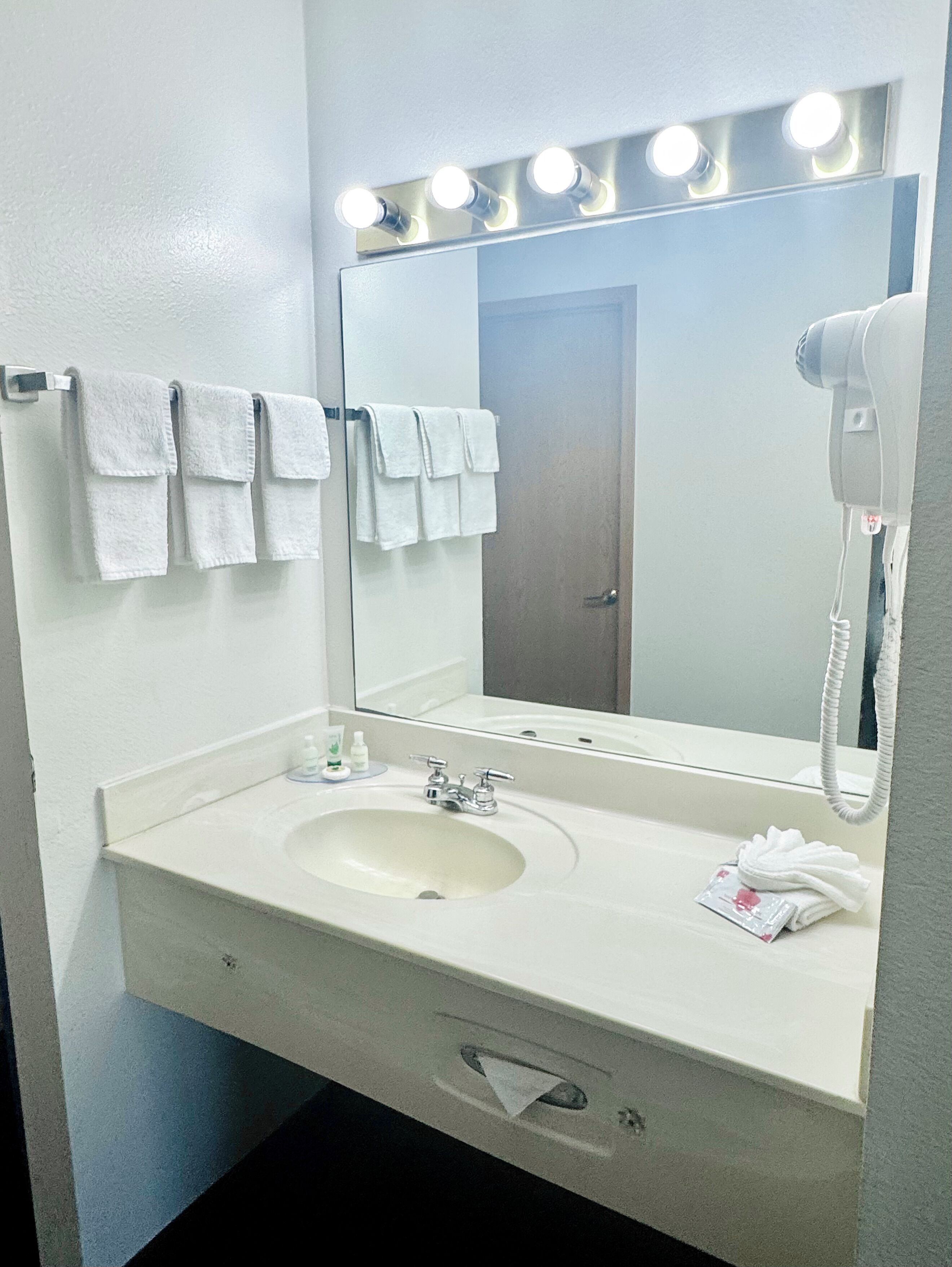 standard double room, 2 queen beds | bathroom sink