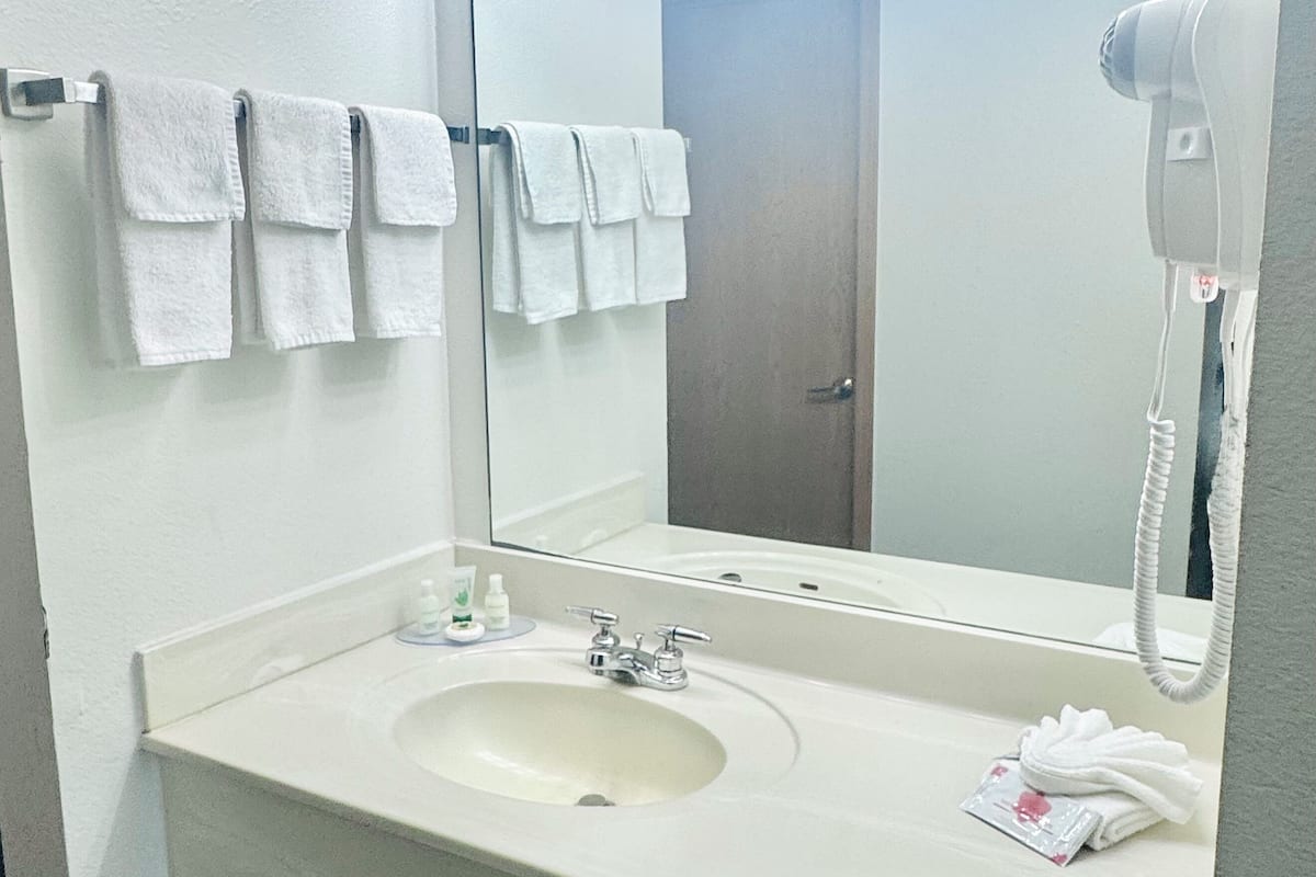 standard double room, 2 queen beds | bathroom sink