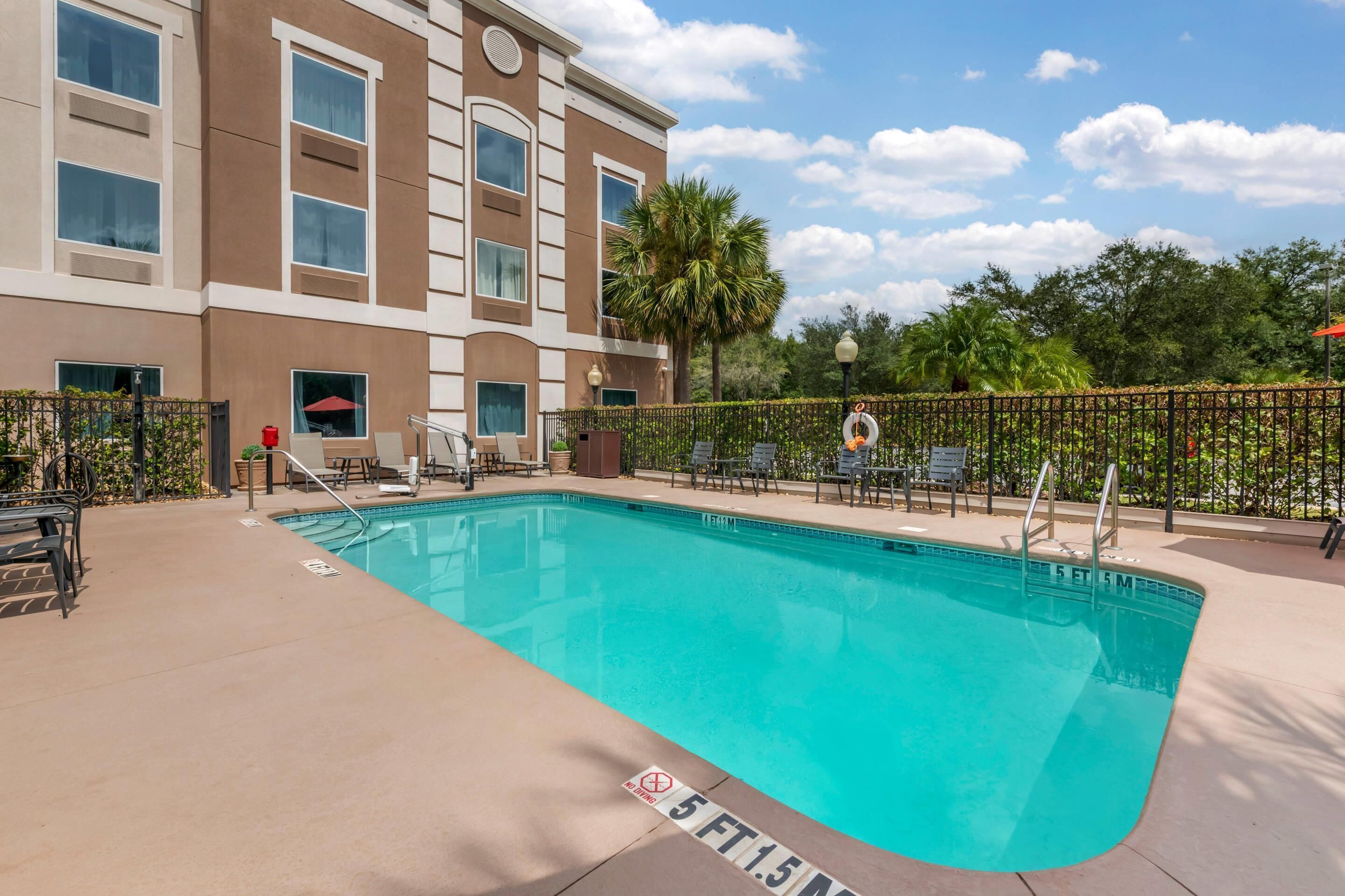 Outdoor pool, sun loungers