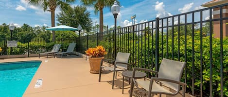 Outdoor pool, pool loungers