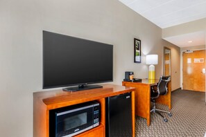 Room, 1 King Bed, Accessible, Non Smoking | Pillow-top beds, in-room safe, desk, blackout curtains