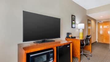 Room, 1 King Bed, Accessible, Non Smoking | Pillowtop beds, in-room safe, desk, blackout drapes