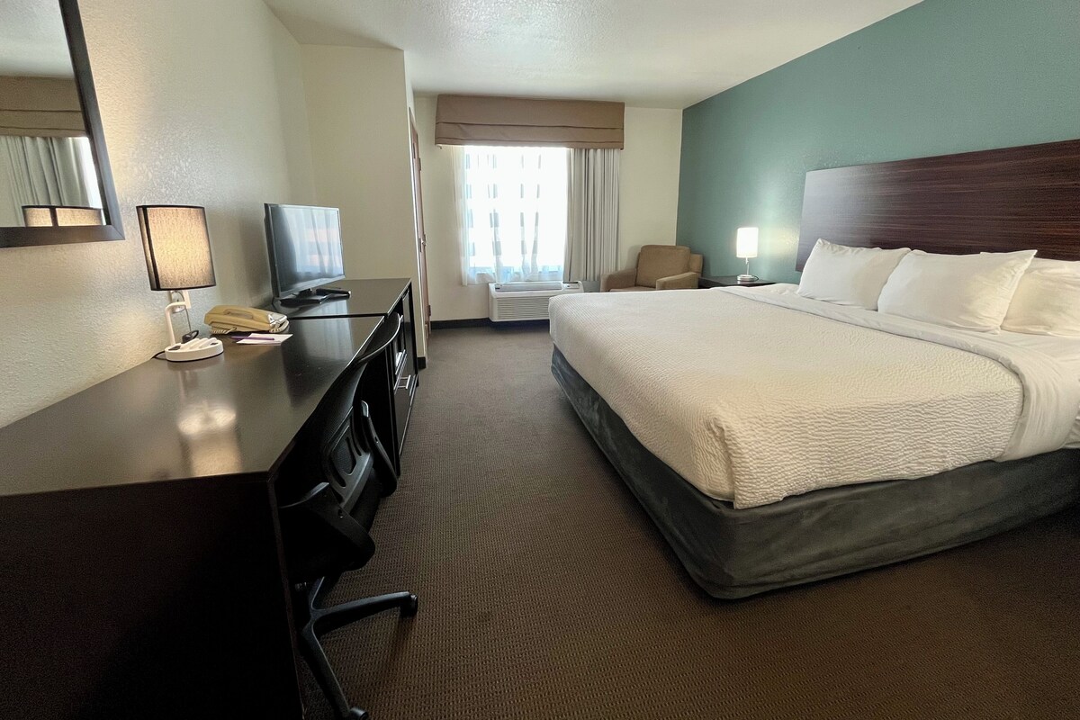 Desk, iron/ironing board, WiFi (free), alarm clocks
