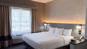Suite Standar, 1 Tempat Tidur King, Bebas Asap Rokok | Seprai katun Mesir, seprai premium, brankas, dan meja kerja