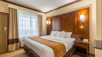 Egyptian cotton sheets, premium bedding, in-room safe, desk
