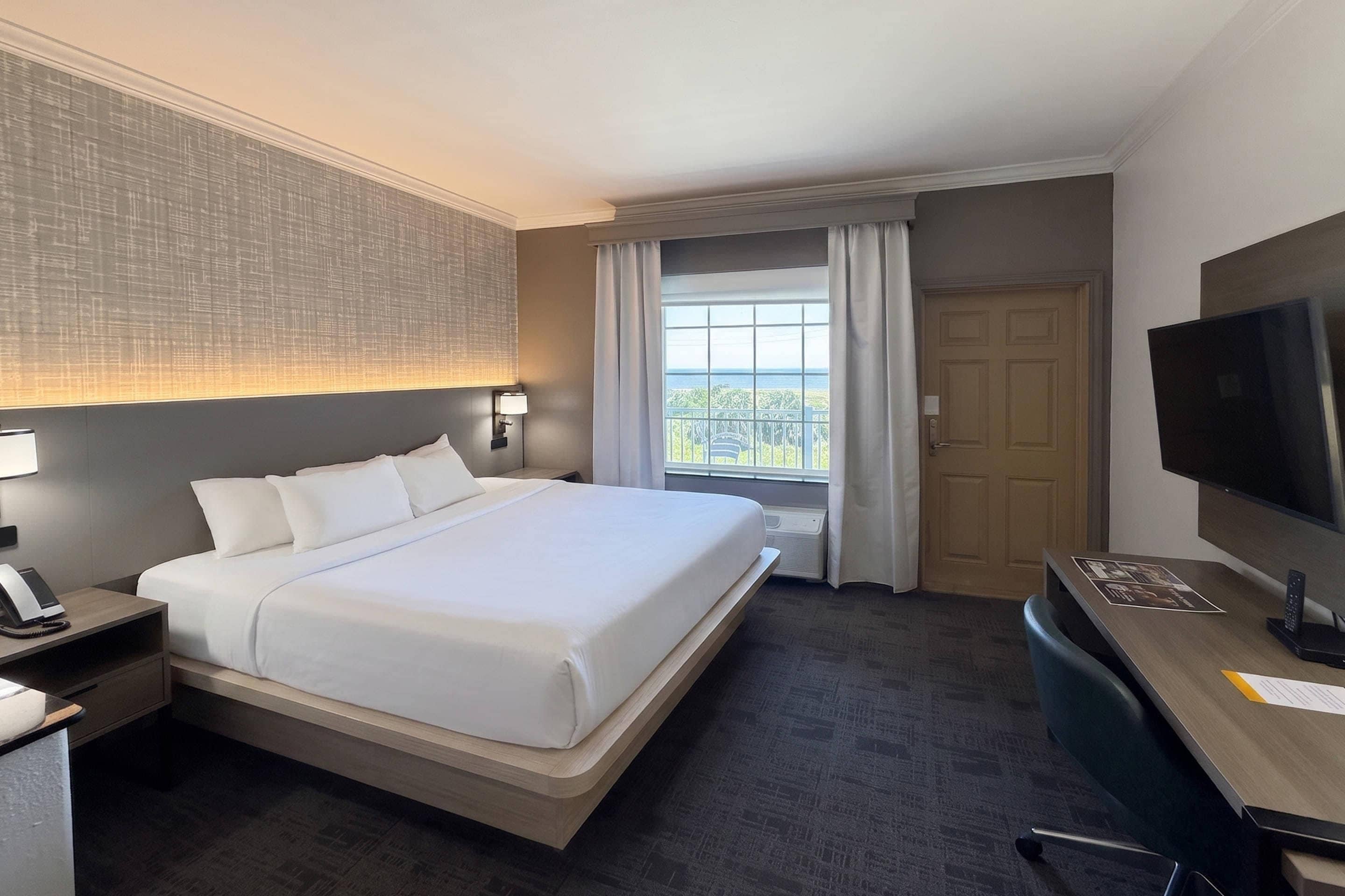 Suite, 1 King Bed with Sofa bed, Non Smoking, Balcony | Egyptian cotton sheets, premium bedding, in-room safe, desk