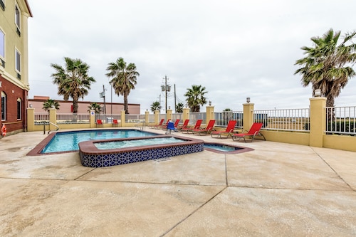 Comfort Suites Galveston Cruise Port Area – Beachside