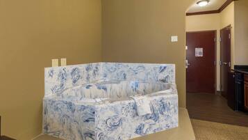 Egyptian cotton sheets, premium bedding, in-room safe, desk