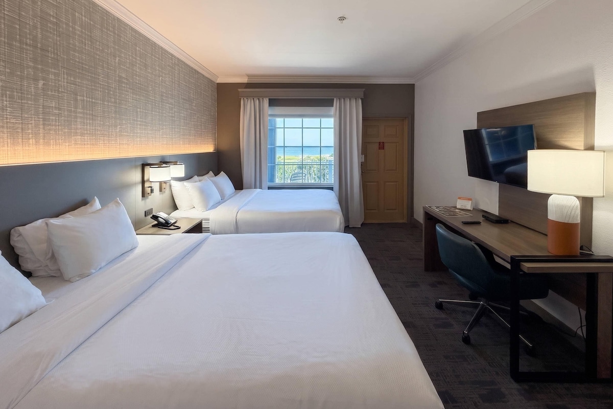 Suite, 2 Queen Beds, Non Smoking, Balcony | Egyptian cotton sheets, premium bedding, in-room safe, desk