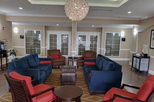 Lobby lounge
