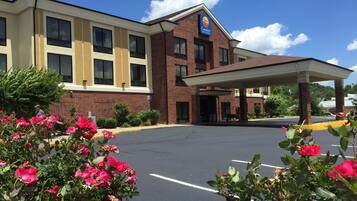 Fachada de la propiedad