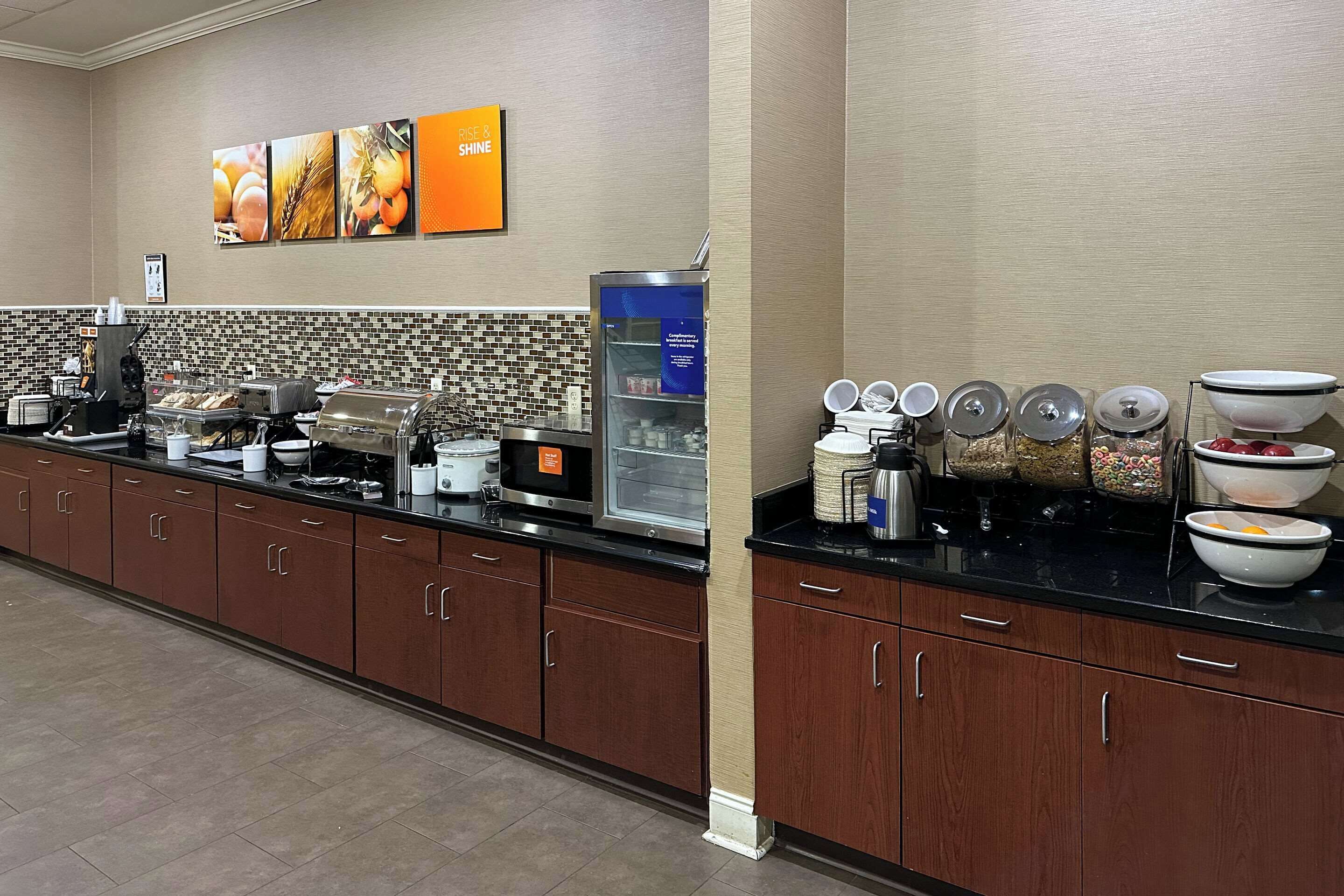 free daily continental breakfast