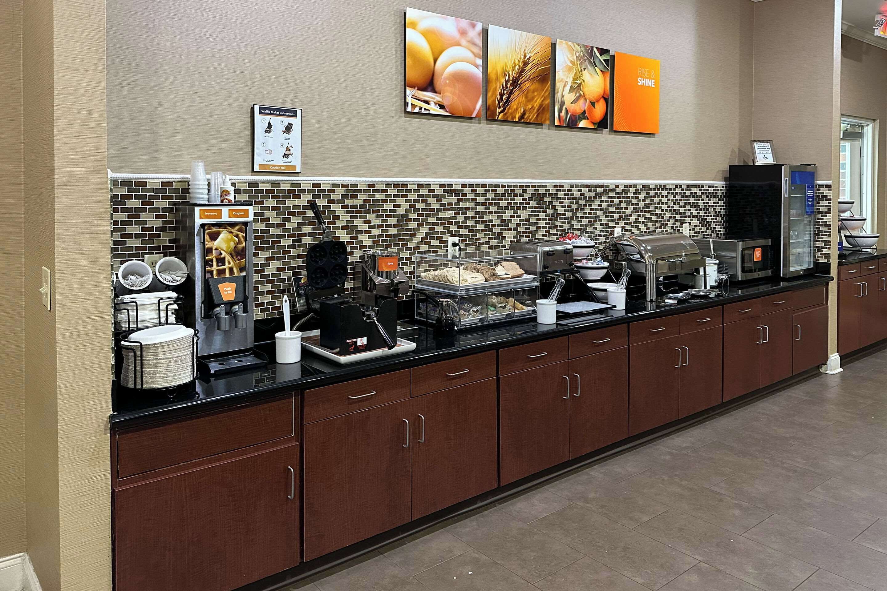 free daily continental breakfast