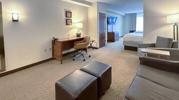 1 habitación, caja de seguridad en la habitación y escritorio