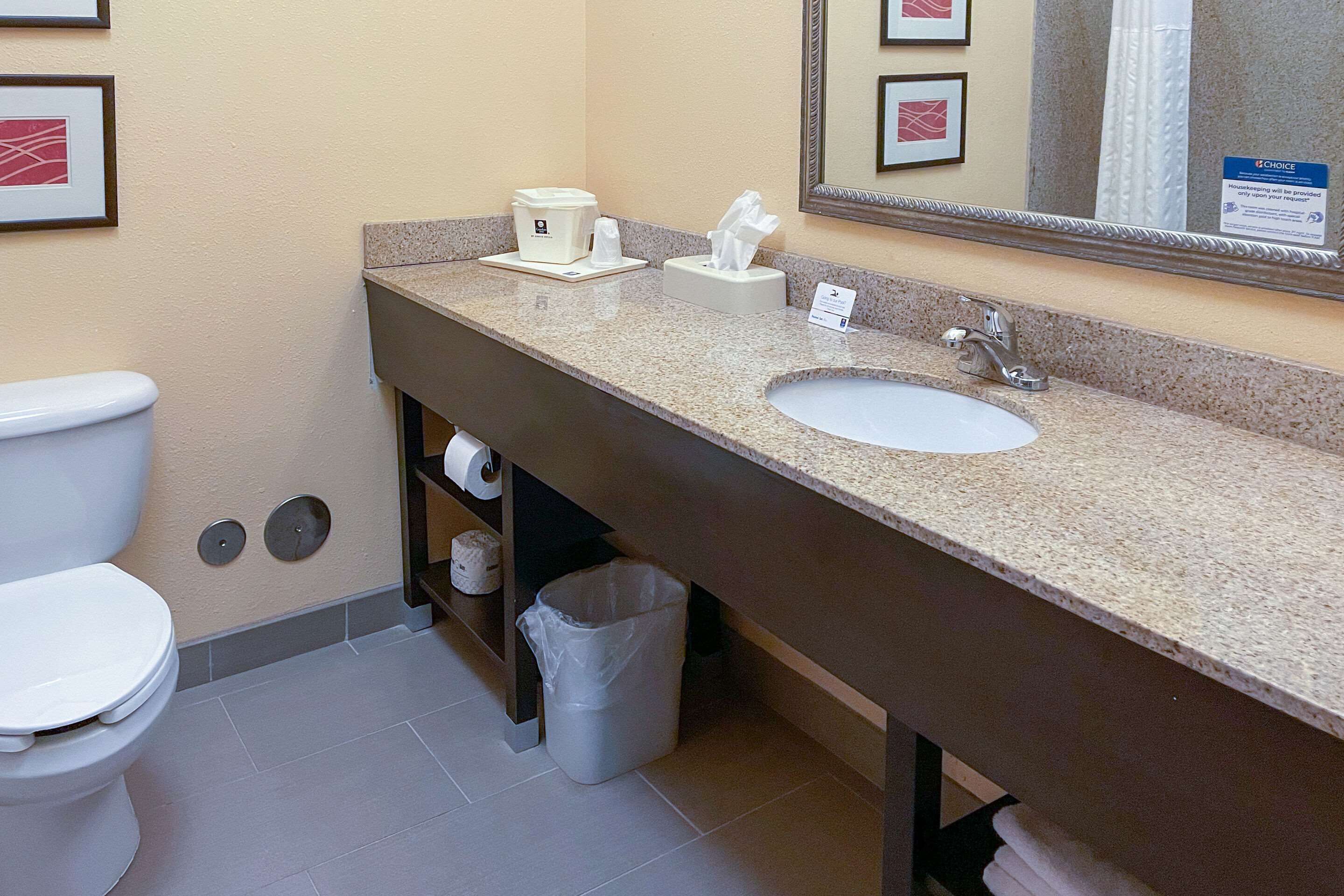 standard room, 2 queen beds, non smoking | bathroom | combined shower/bathtub, jetted bath, hair dryer, towels