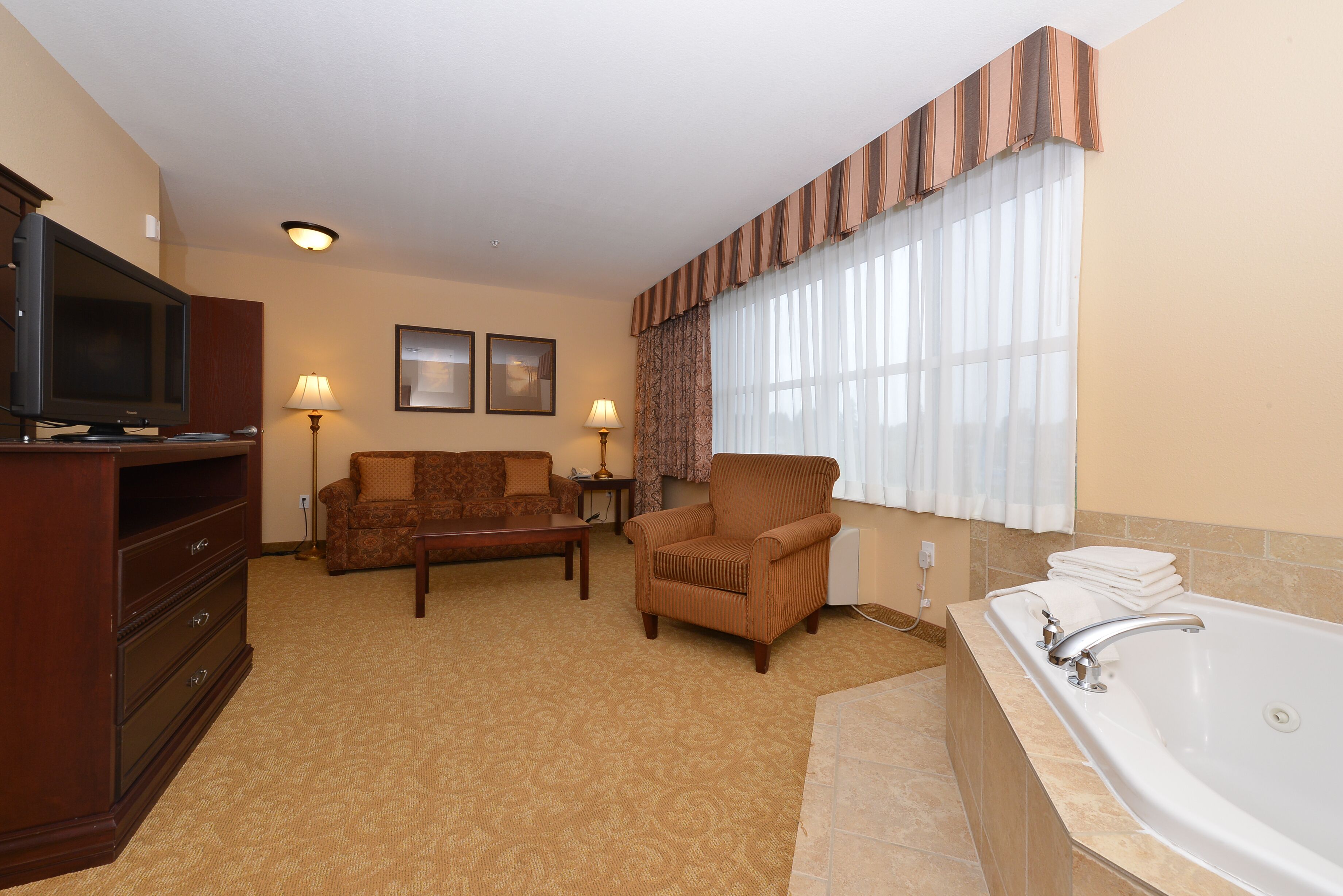 suite, 1 king bed | desk, iron/ironing board, free wifi, bed sheets