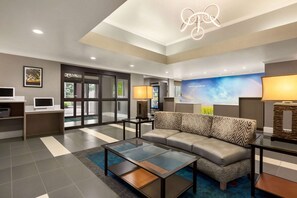 Lobby - La Quinta Inn & Suites by Wyndham Dublin (Dublin)