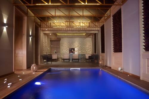 Couples treatment rooms, sauna, hot tub, steam room, body treatments