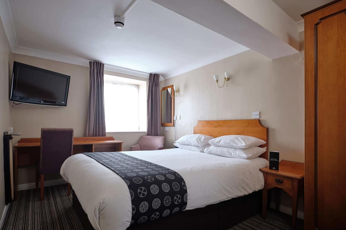 Desk, iron/ironing board, free WiFi, bed sheets