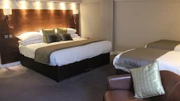 Family Quadruple Room, 1 King Bed with Sofa bed | Desk, iron/ironing board, free WiFi, bed sheets