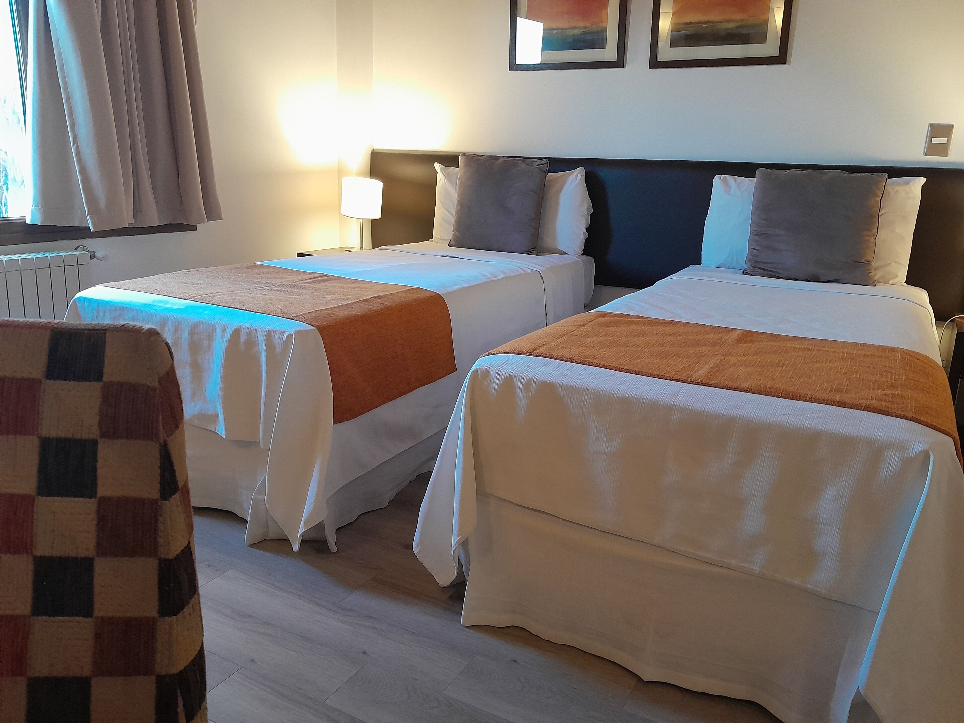standard room, 2 single beds | 1 bedroom, minibar, in-room safe, individually decorated