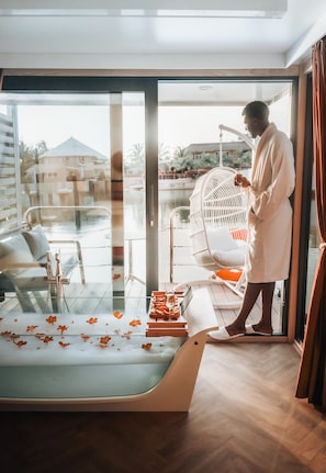 Egyptian cotton sheets, premium bedding, minibar, in-room safe - Mövenpick Resort Lamantin Saly (Mbour)