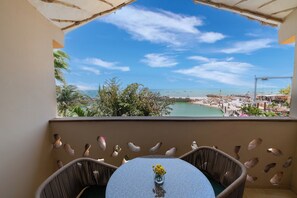 Familienzimmer, 2 Queen-Betten | Strand-/Meerblick