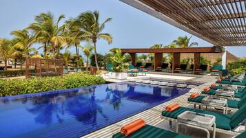 Outdoor pool, pool umbrellas, sun loungers