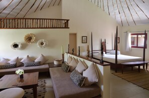 Junior Suite | Egyptian cotton sheets, premium bedding, minibar, in-room safe - Mövenpick Resort Lamantin Saly (Mbour)