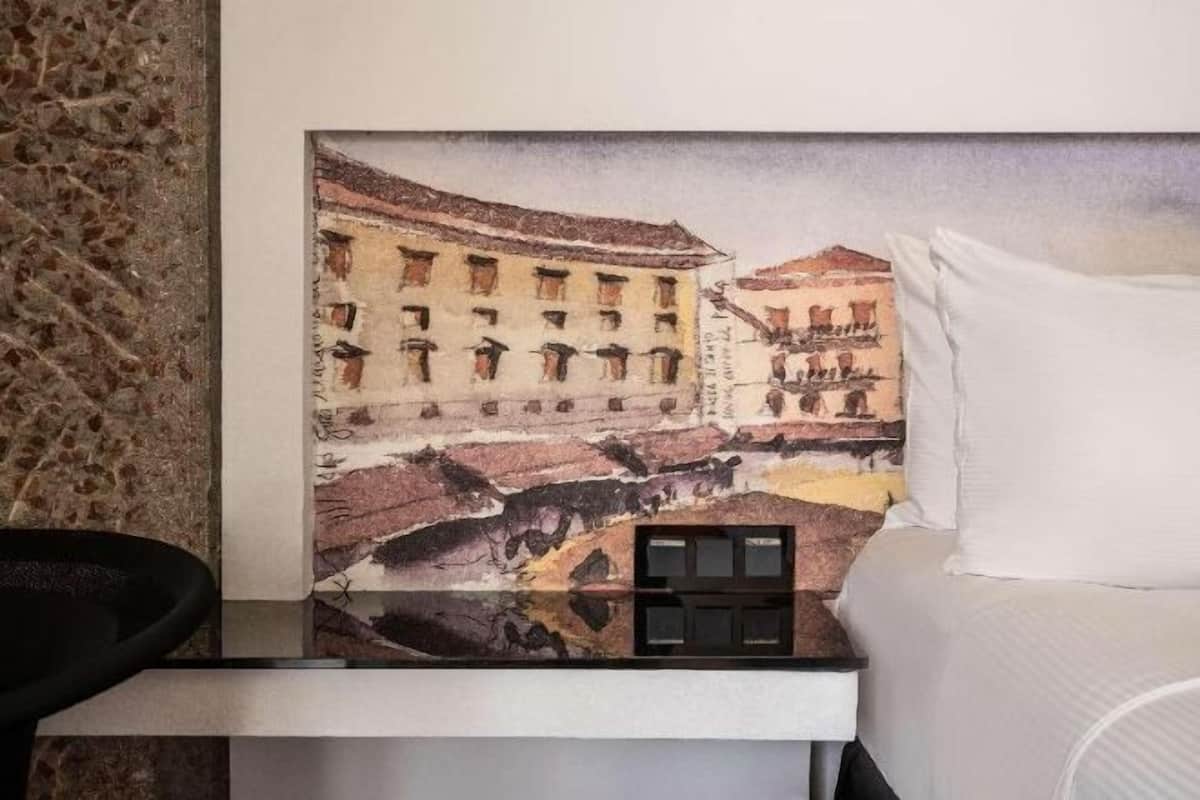 1 bedroom, premium bedding, minibar, in-room safe