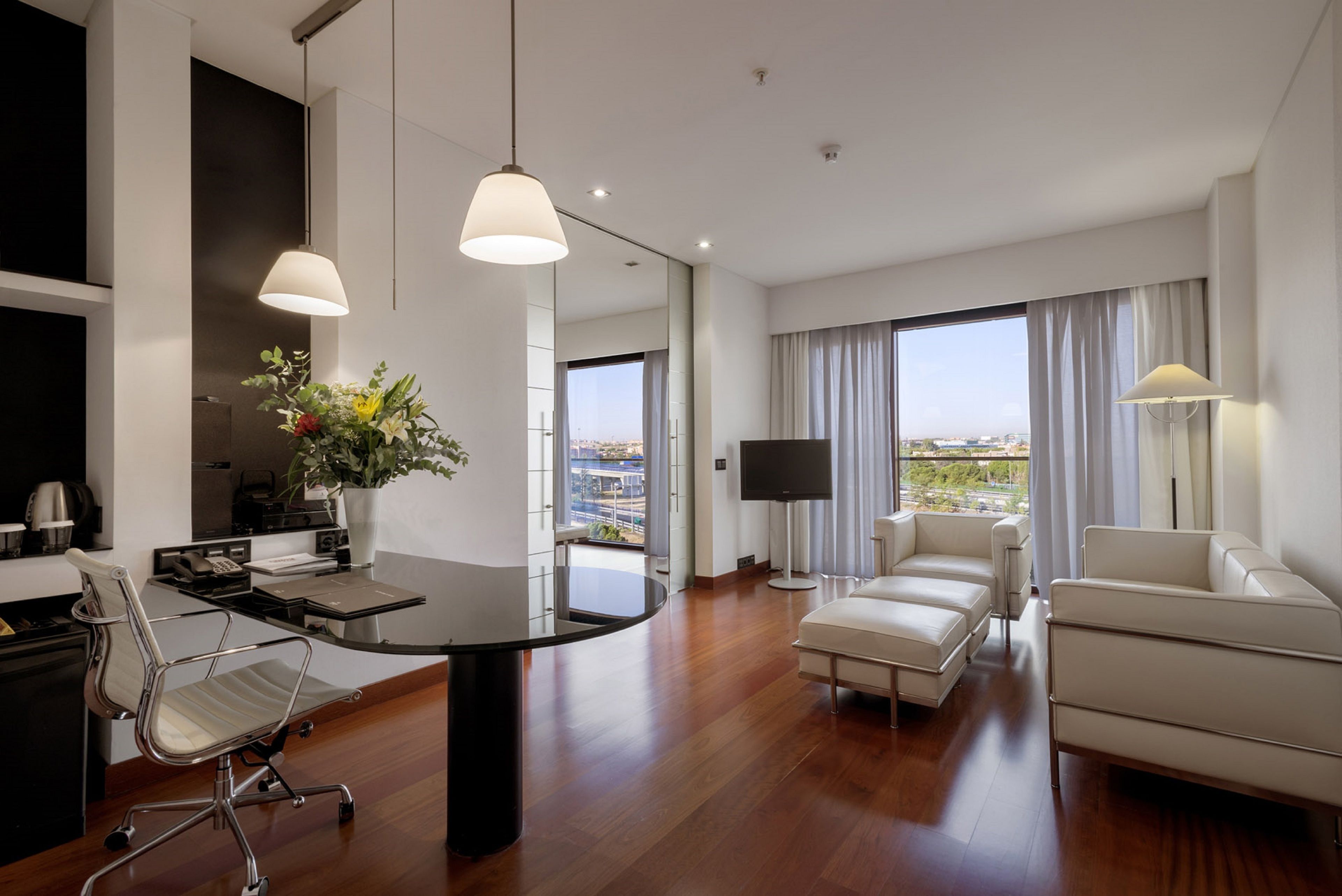 executive suite, 1 king bed | living area | 40-inch smart tv with cable channels, tv, mp3 dock