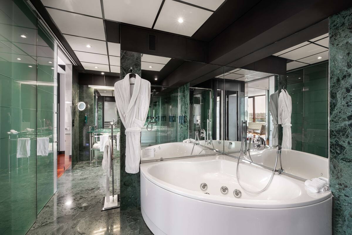presidential suite | bathroom | separate bathtub and shower, free toiletries, hair dryer, towels
