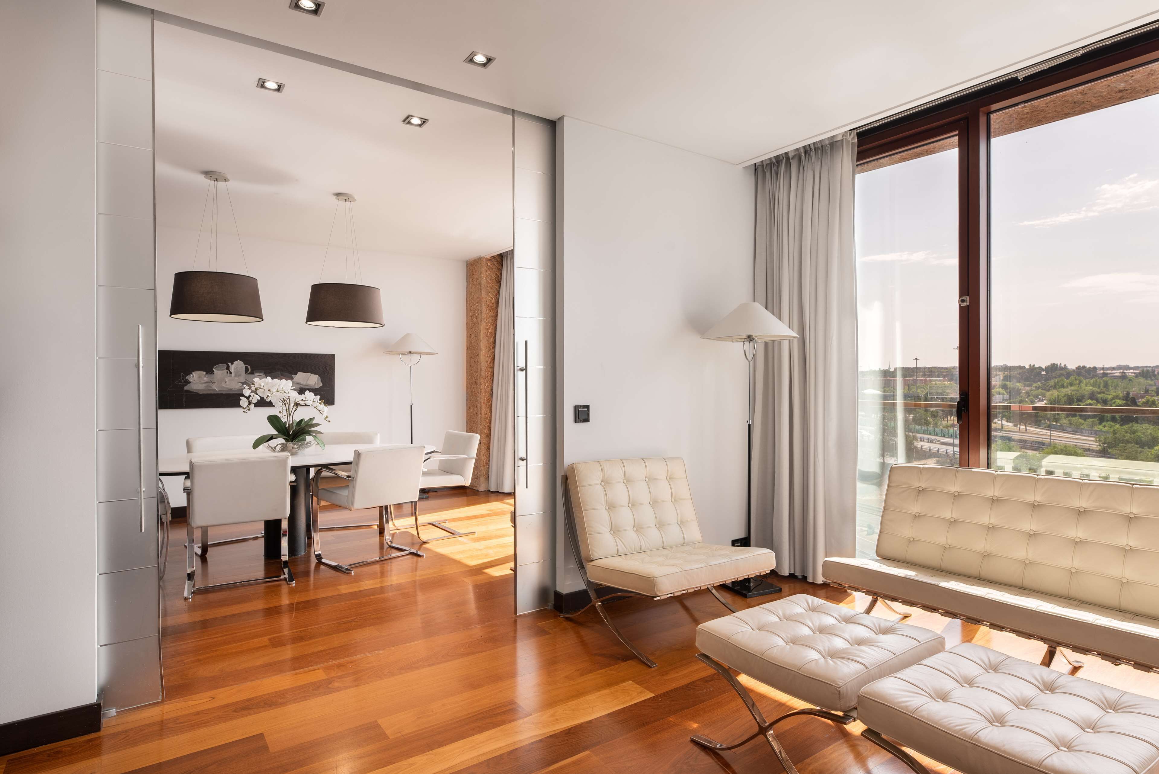 Suite presidencial | Zona de estar | Smart TV de 40 pulgadas con canales por cable, una televisión