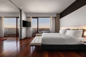 Premium bedding, minibar, in-room safe, desk