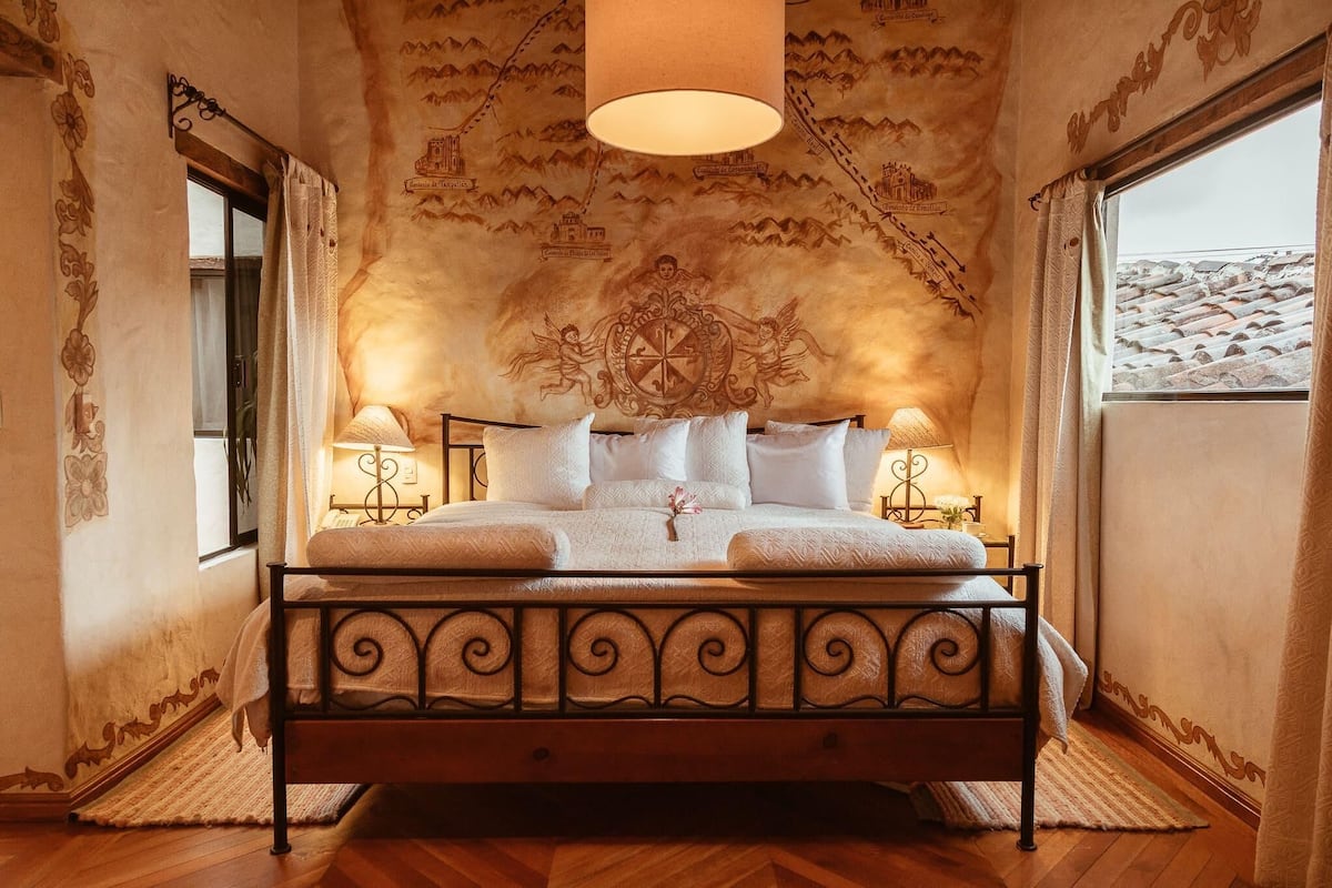 Premium bedding, down comforters, in-room safe, individually decorated