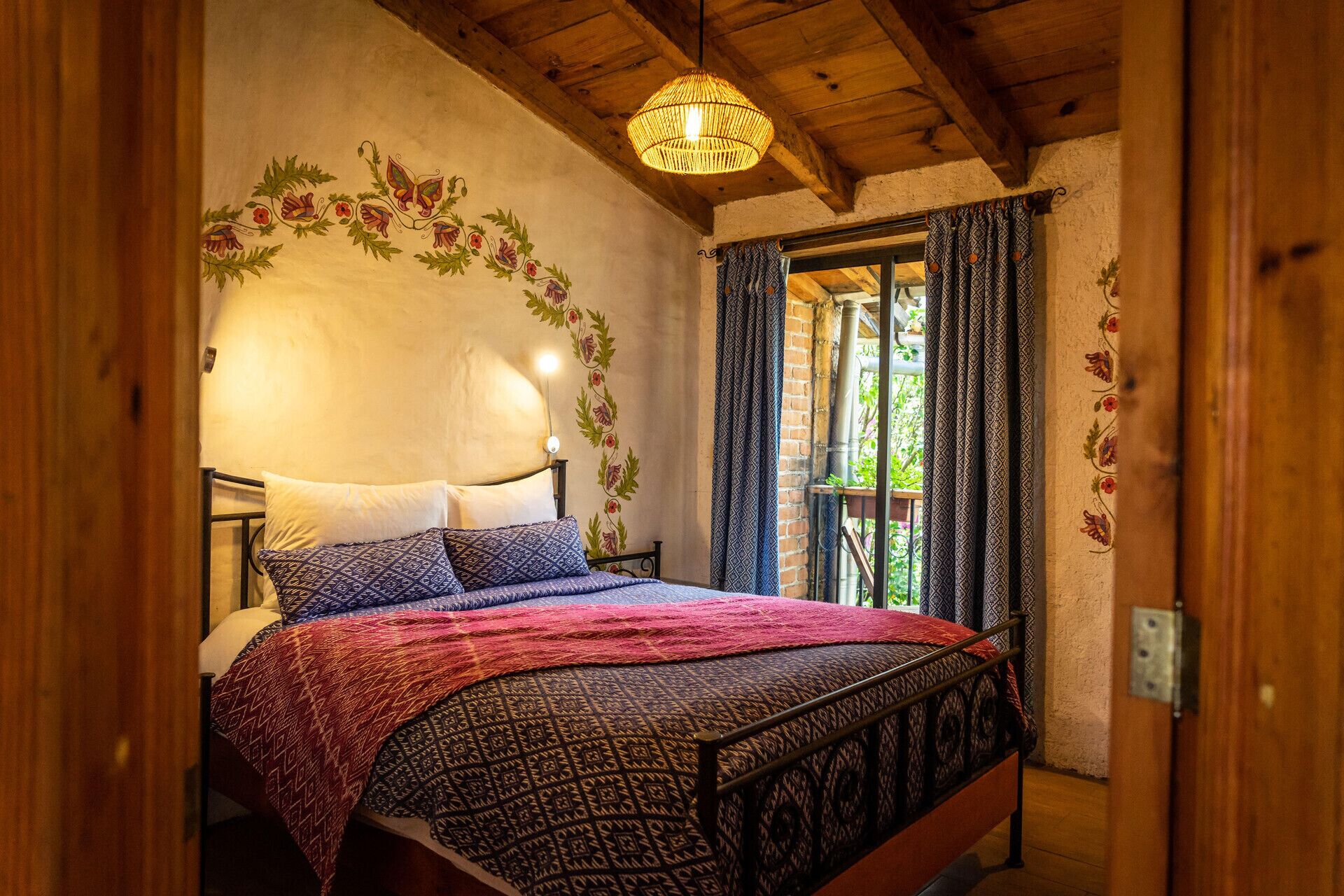 Roupas de cama premium, edredons de pluma, cofres nos quartos