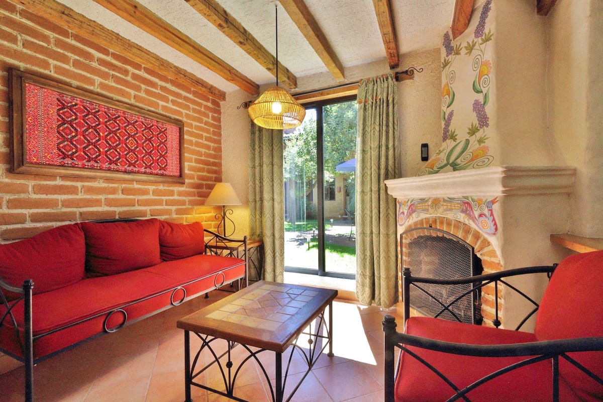 junior suite | living room | 32-inch lcd tv with cable channels, tv, ipod dock