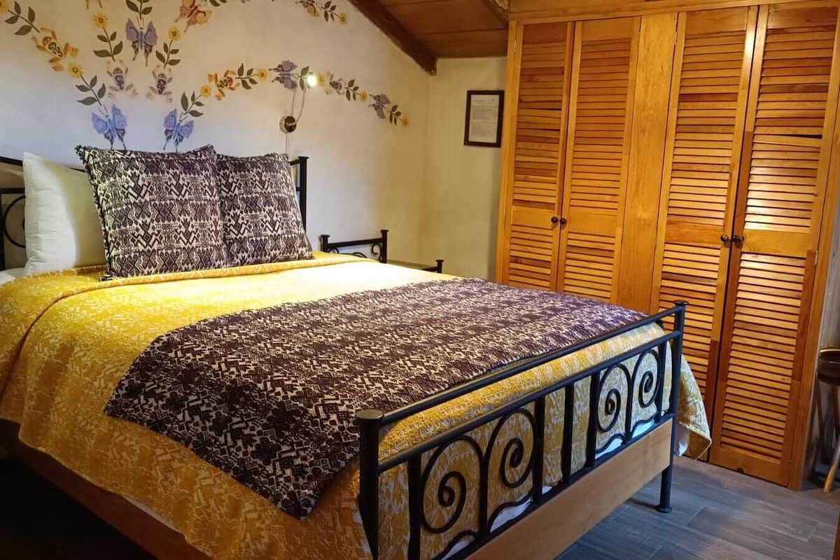 Kamar Double Superior | Seprai premium, selimut bulu angsa, brankas, dan didekorasi berbeda-beda