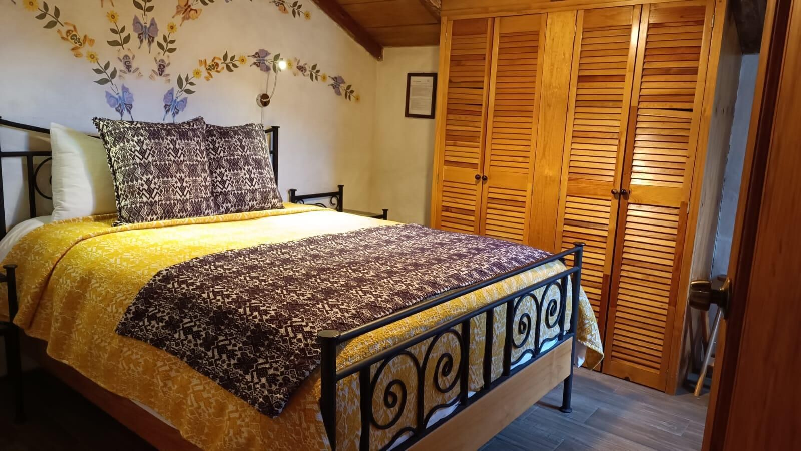 Roupas de cama premium, edredons de pluma, cofres nos quartos