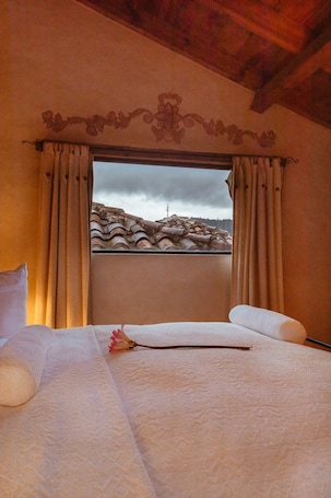 Deluxe Room | Premium bedding, down comforters, in-room safe, individually decorated